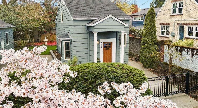 Lovely Laurelhurst Living - Image 1