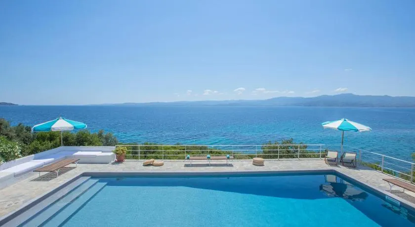 Seafront Paradise - Image 1