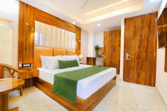 Hotel Signature Suites - Image 1