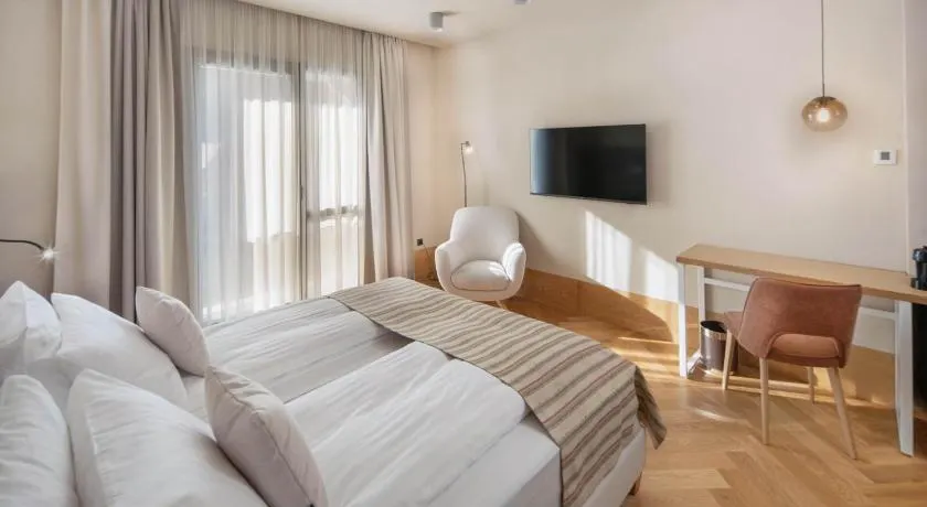 Skigyimes Hotel - Image 1