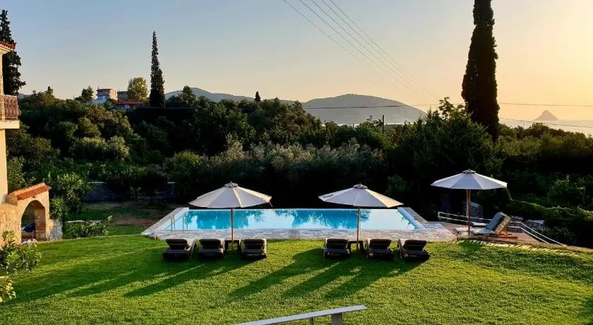 Private Swimmingpool in Cottage - Image 1