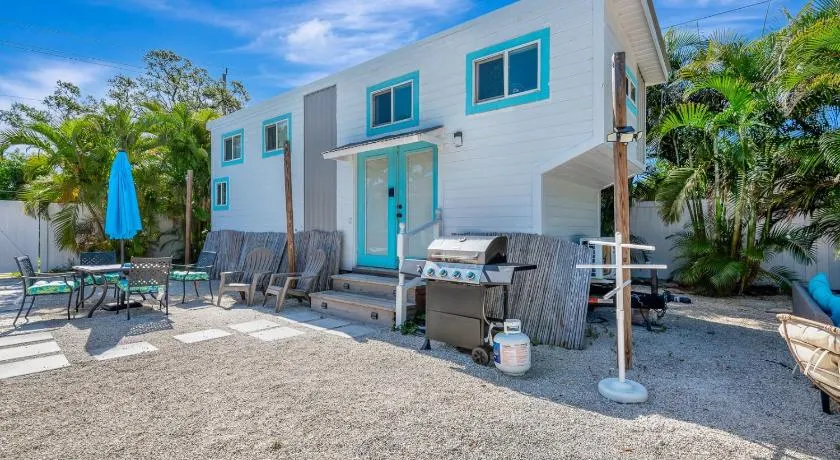 Tiny House Paradise - Pool Spa Slide Beaches - Image 1