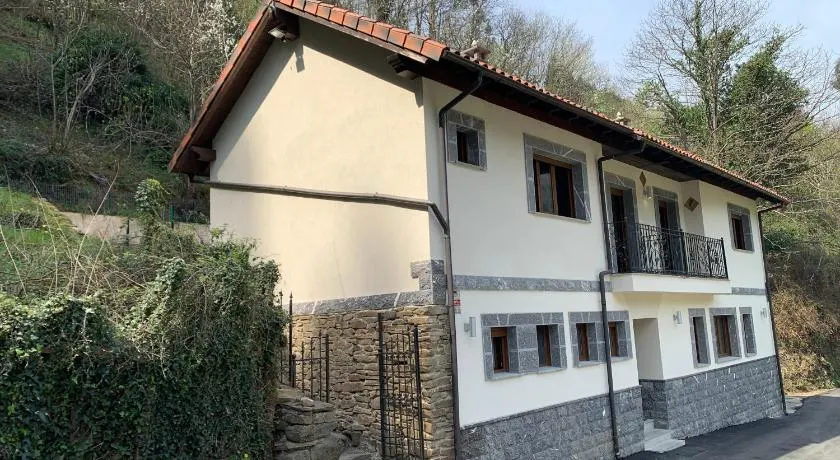 Casa Rural en Santa Cruz-Mieres - Image 1