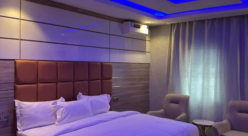 Grand Riviera Hotel - Image 1