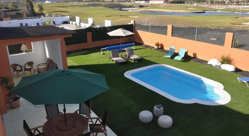 EcoVilla White Suite, klimatiserad pool, grill, gratis Wifi, strand - Image 1