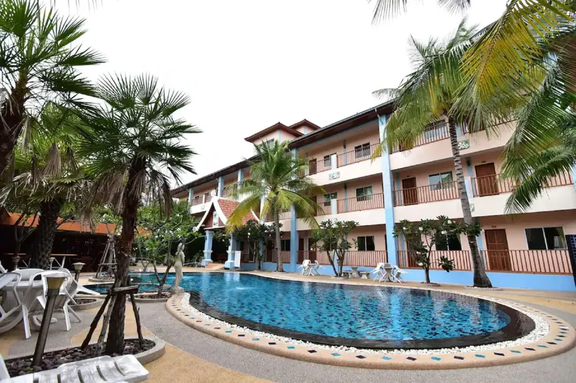Ampan Resort & Apartment - Image 1