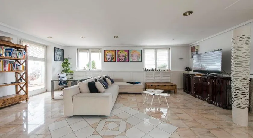 Munich Rooftop Retreat - Image 1