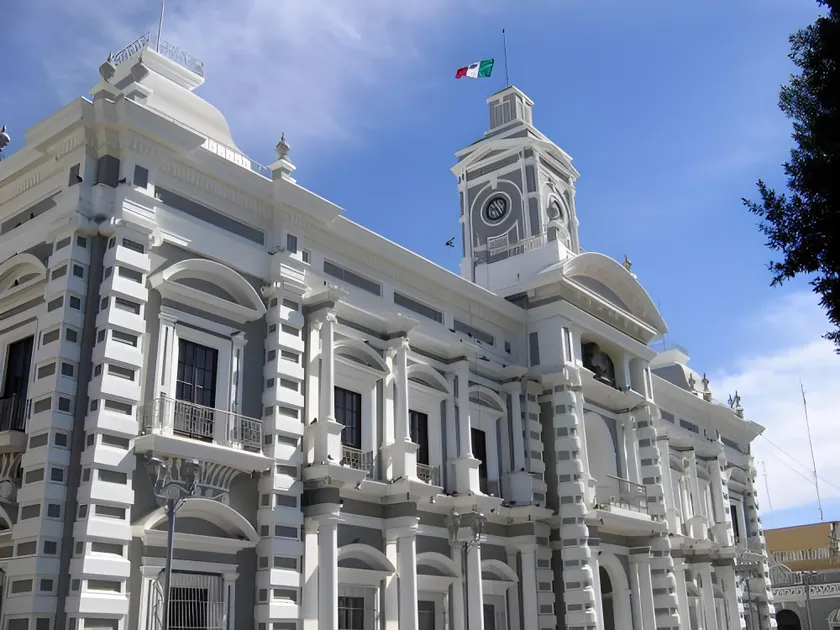 Hotel Plaza las Quintas - Image 1