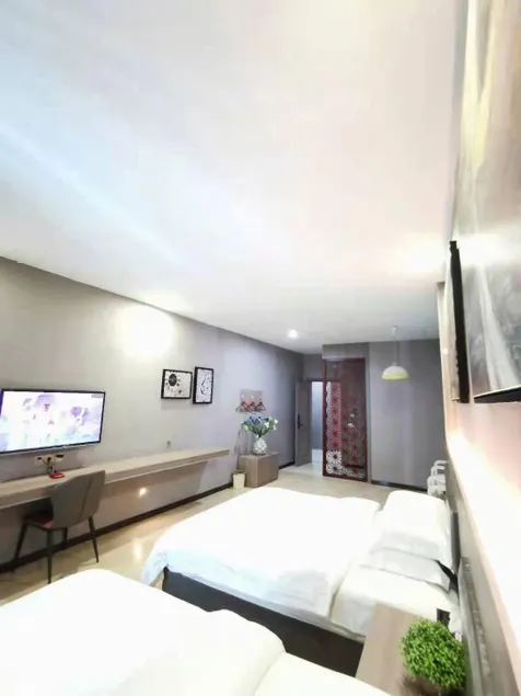 Hongrui Hotel - Image 1