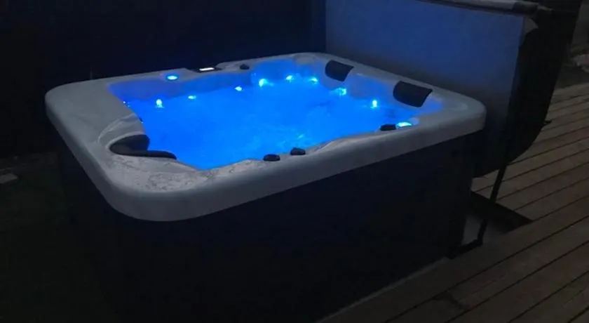 Superbe Studio meublé idéal pour couple ZEN avec SPA - Image 1