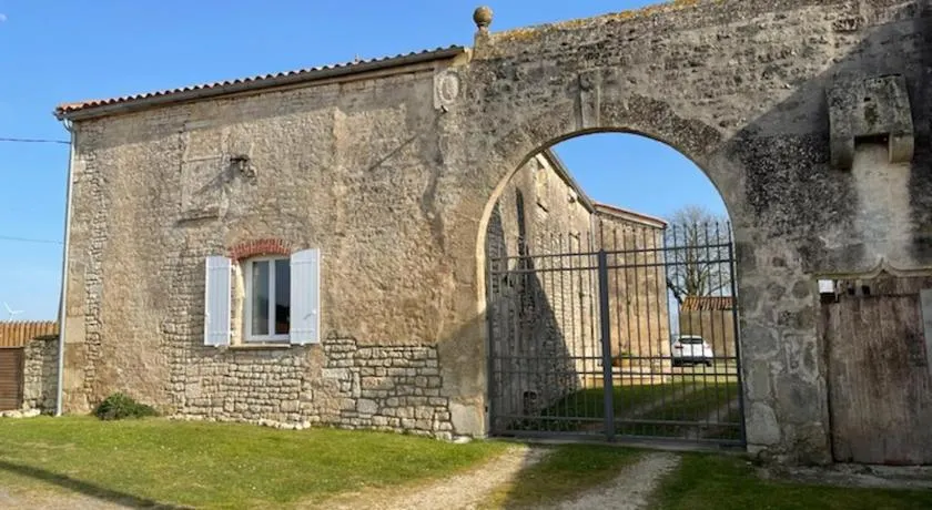 La Commanderie des Templiers Gite 4 etoiles - Image 1