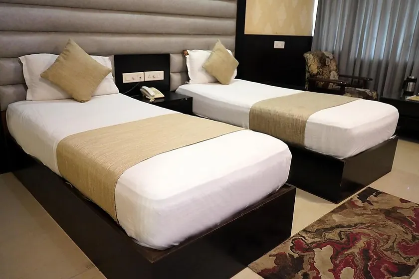 Hotel Akash Continental - Image 1