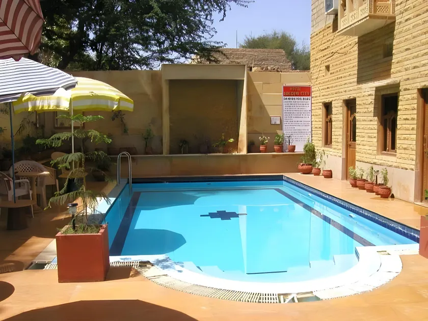 Hotel Golden City with Swimming Pool - Image 1