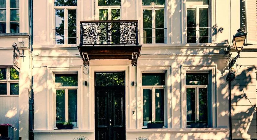 Maison Martin 7 - Image 1