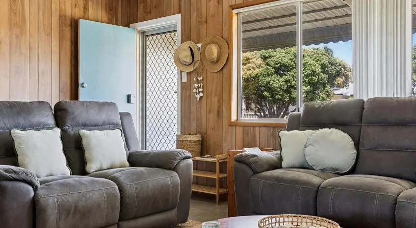 Brooms Head Bungalow - LJHooker Yamba - Image 1