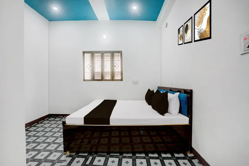 SPOT ON by OYO Ajay Hotel Phulpur Railway station - Image 1