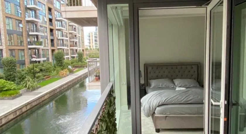 Luxury home in Chelsea - Image 1