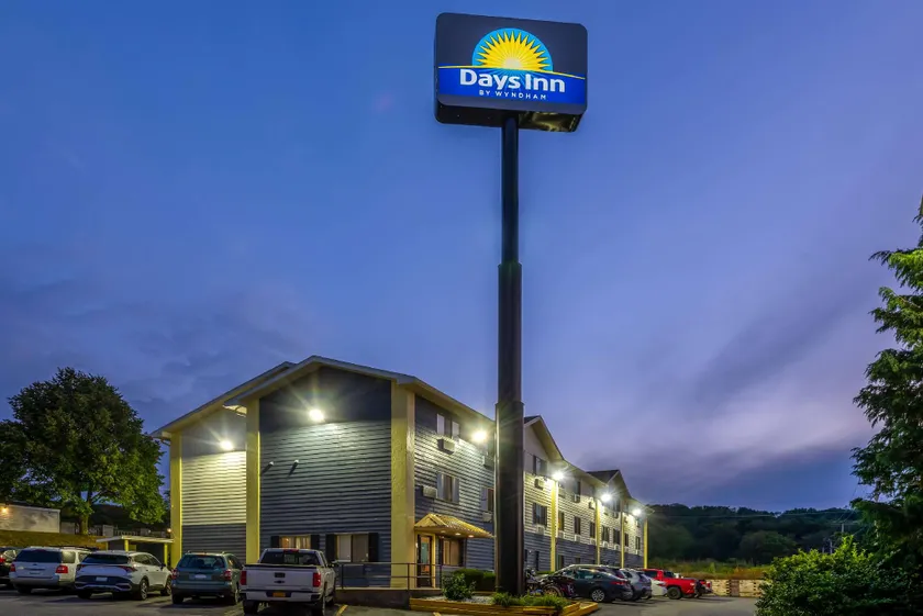 Days Inn by Wyndham Somerset PA I-70 I-76 - Image 1