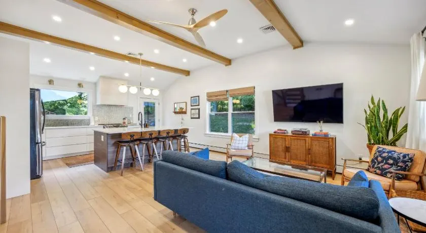 Modern Mid-Century Retreat - Image 1