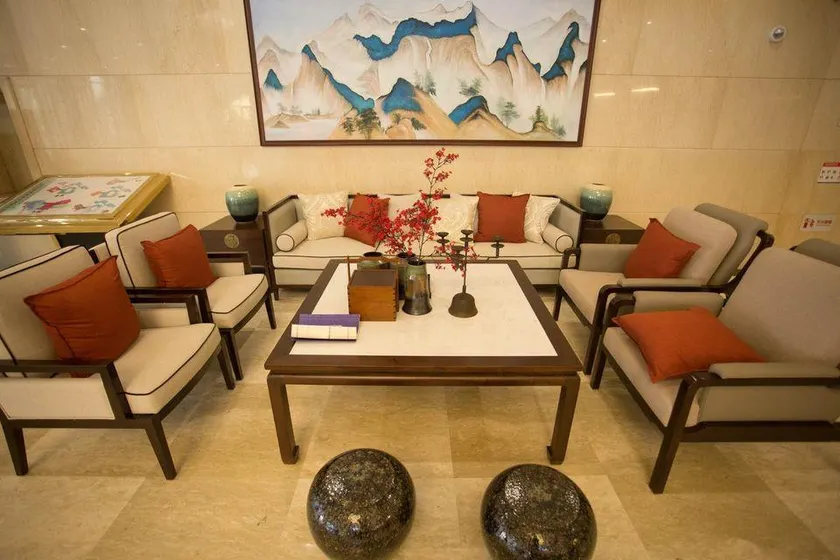 Zhongtie Xinyuan Hotel - Image 1