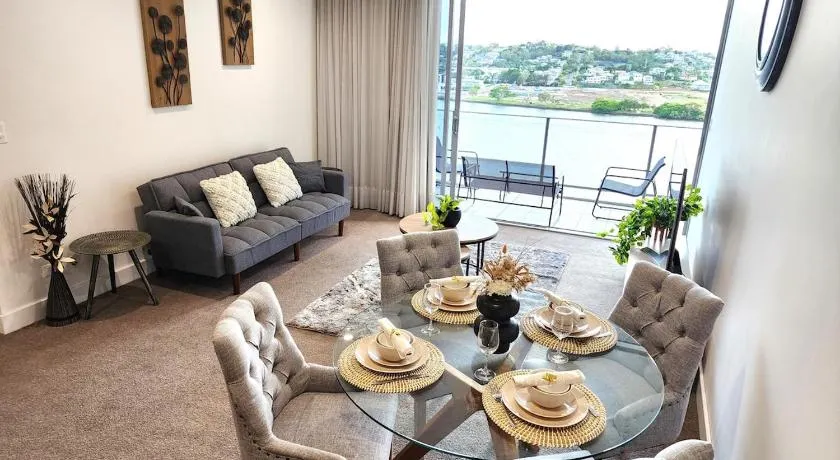 Spacious River View Escape with Free Secure Park - 2BR, 2BA and Sofa Bed - Image 1