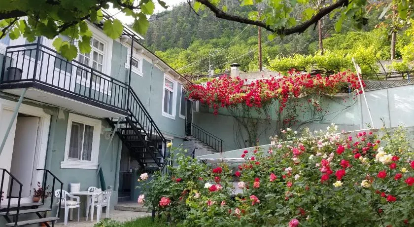 Guest House Green Rose - Image 1