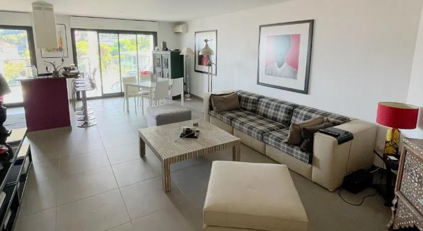 Grand 3 pièces avec terrasse vue mer tout confort - Image 1