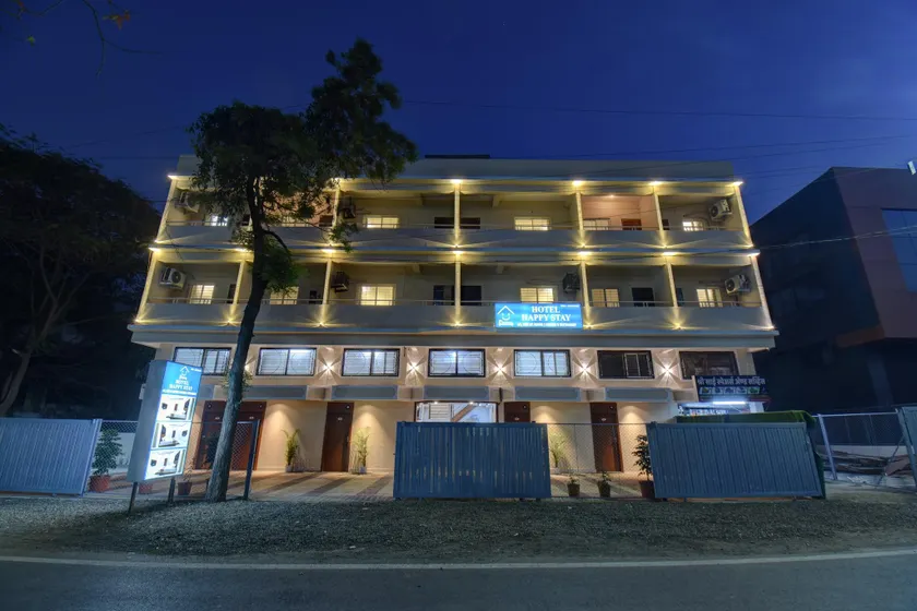 Hotel Happy Stay Lodging and Restaurant - Image 1