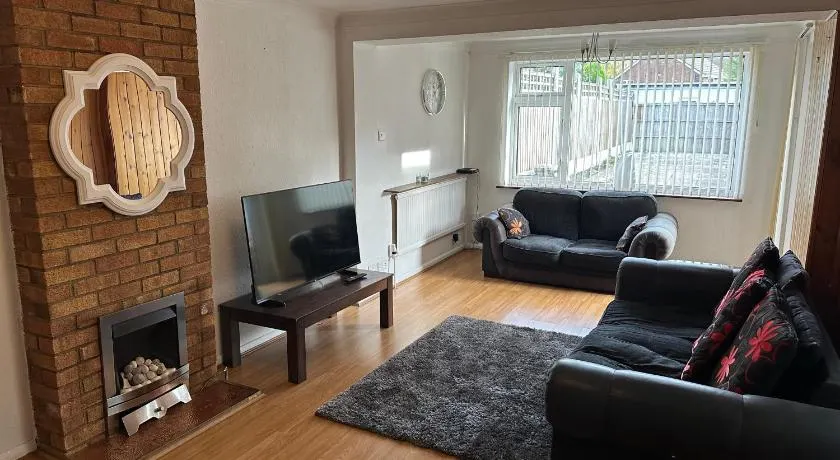 Cosy 3 bedroom house - Image 1