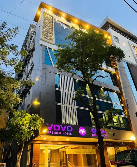 VOVO PREMIER HOTEL - Image 1
