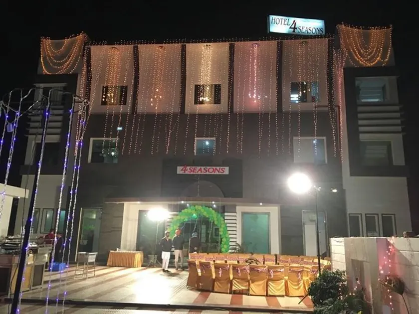 Hotel 4 Seasons - Image 1