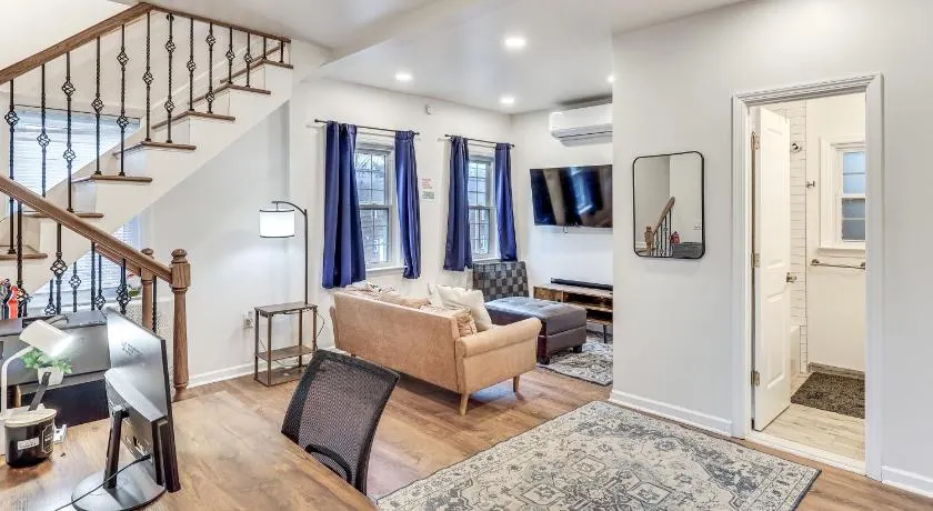 Near Belleville Park & MetLife: Pet-Friendly Stay! - Image 1
