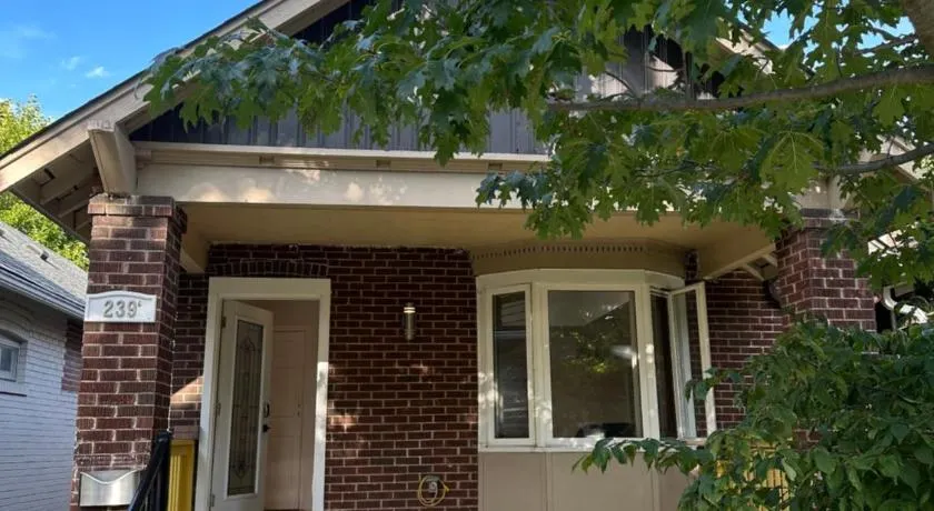 2 bedroom Toronto Beaches Big Backyard - Image 1