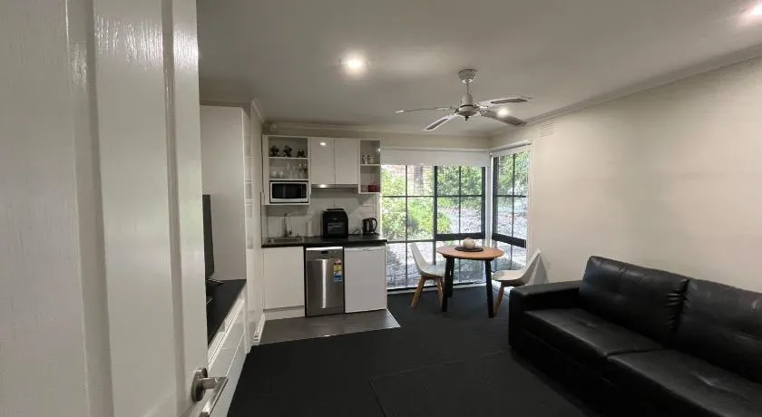 8 Heather - Image 1