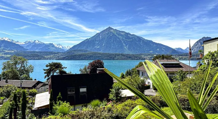 The Bluemlisalp, a private holiday flat with the lake of Thun view - Image 1