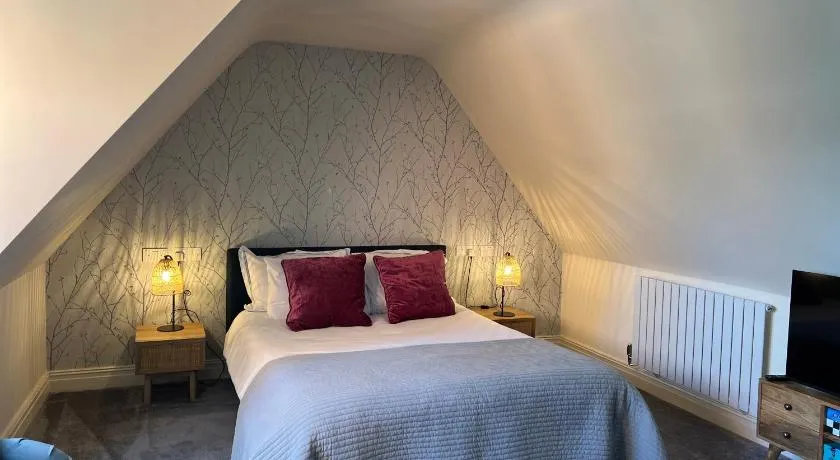 The Annexe, Farnborough - Image 1