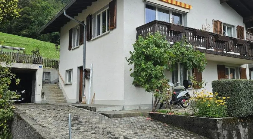 Completely refurbished comfortable apartment - Image 1