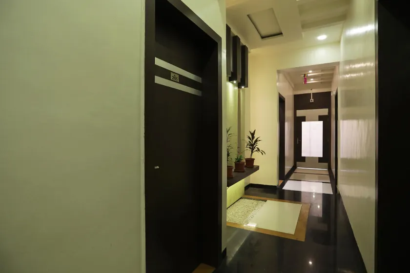 Hotel O Everest Inn Hotel - Image 1
