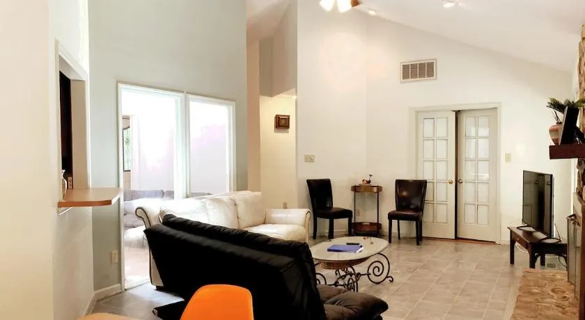Stylish home in Apex near Raleigh - Image 1
