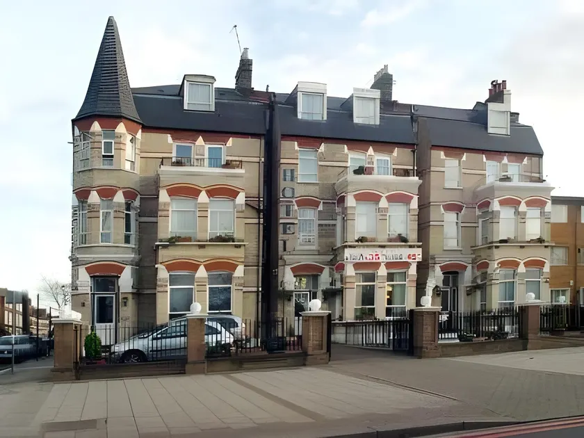 Clapham South Dudley Hotel - Image 1
