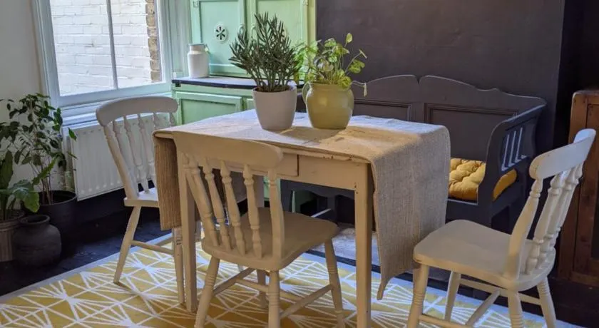 Beautiful seaside Willow Cottage hosted by Whitstable-Holidays - Image 1