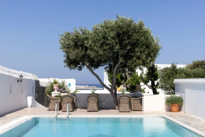 Despotiko Hotel - Image 1