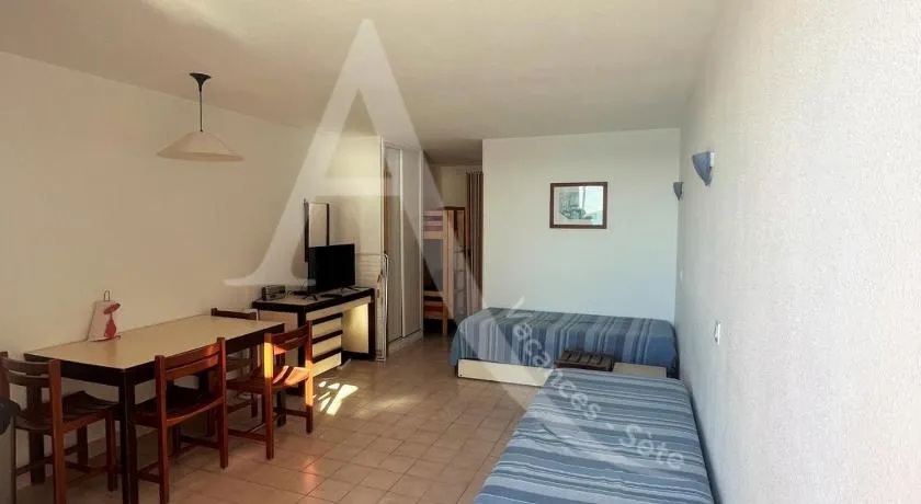 STUDIO 4 PERS RES 1ERE LIGNE MER AVEC PISCINE - Image 1