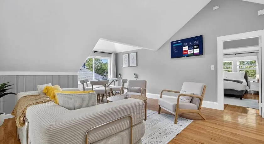 Charming 1BR apt in Boston with Free Parking - Image 1