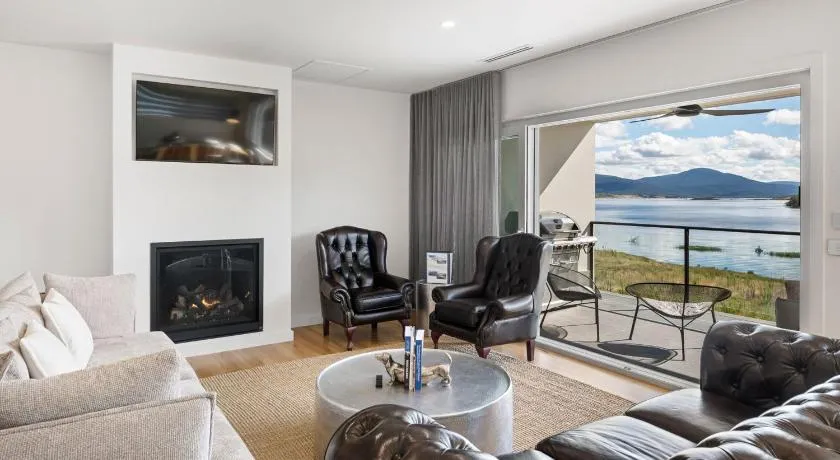 Lake Villavista - 4BR Luxury Lake Front Home l Pet Friendly l WiFi l BBQ - Image 1