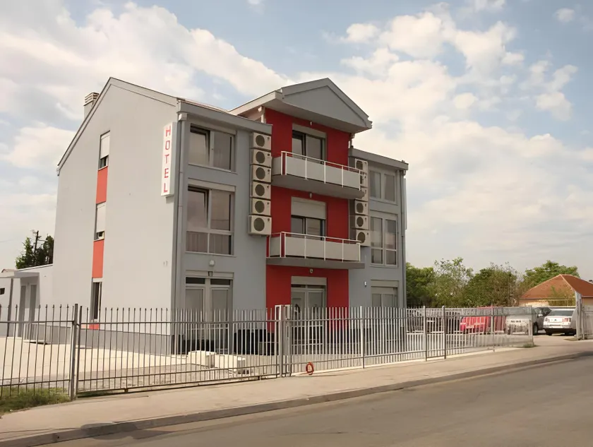 Hotel Piramida - Image 1