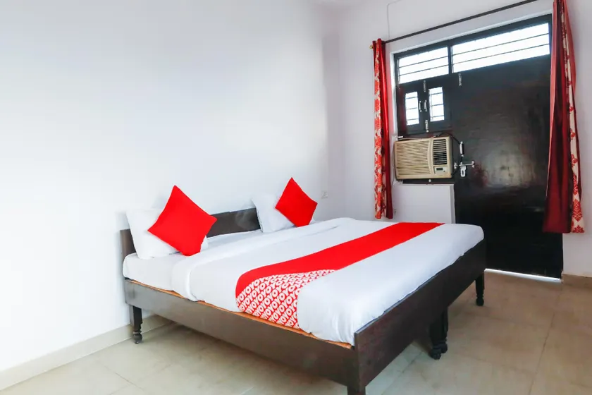 Hotel Hindon Residency "Couple Friendly" - Image 1