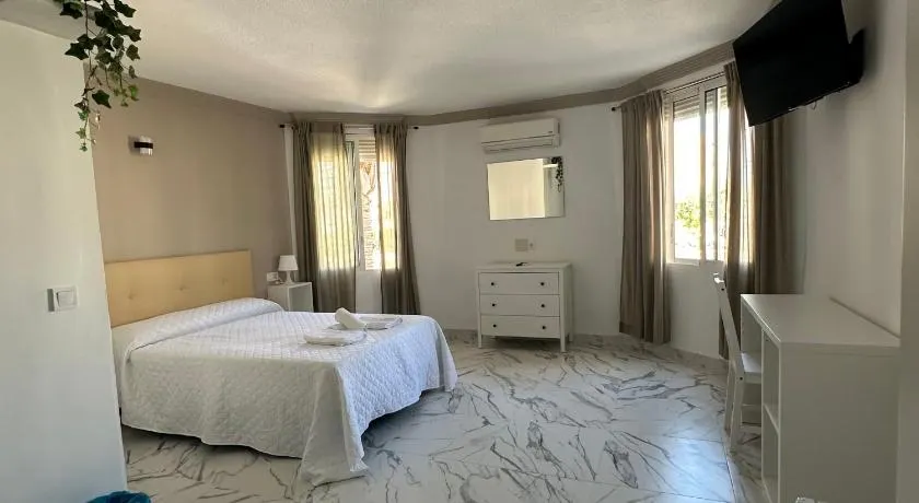 Hotel Avenida - Image 1