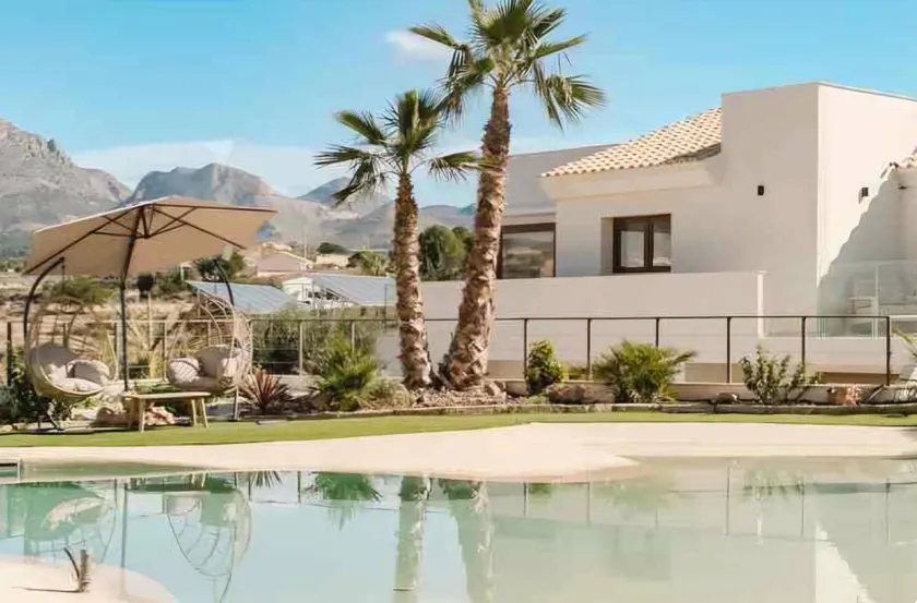 Hermosa Villa con Piscina Tropical en Busot - Image 1