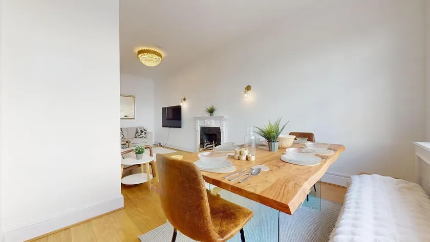 Prime Location Prince's Gate Mews 4BD 3 BATH - Image 1